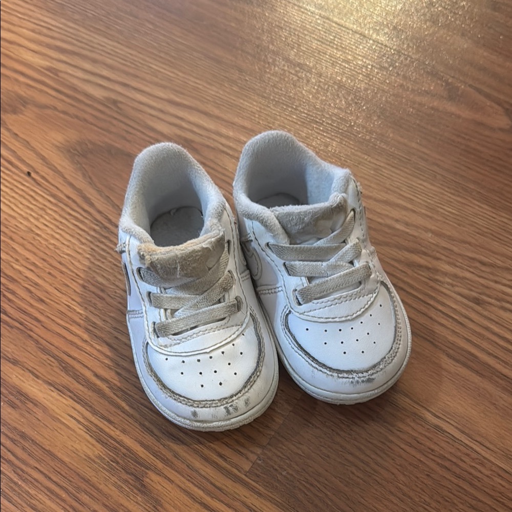 Nike Baby Crib Sneakers in White, size 4C